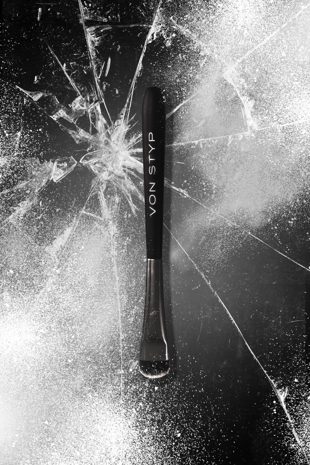 Mystique Flat Eyeshadow Brush | E3