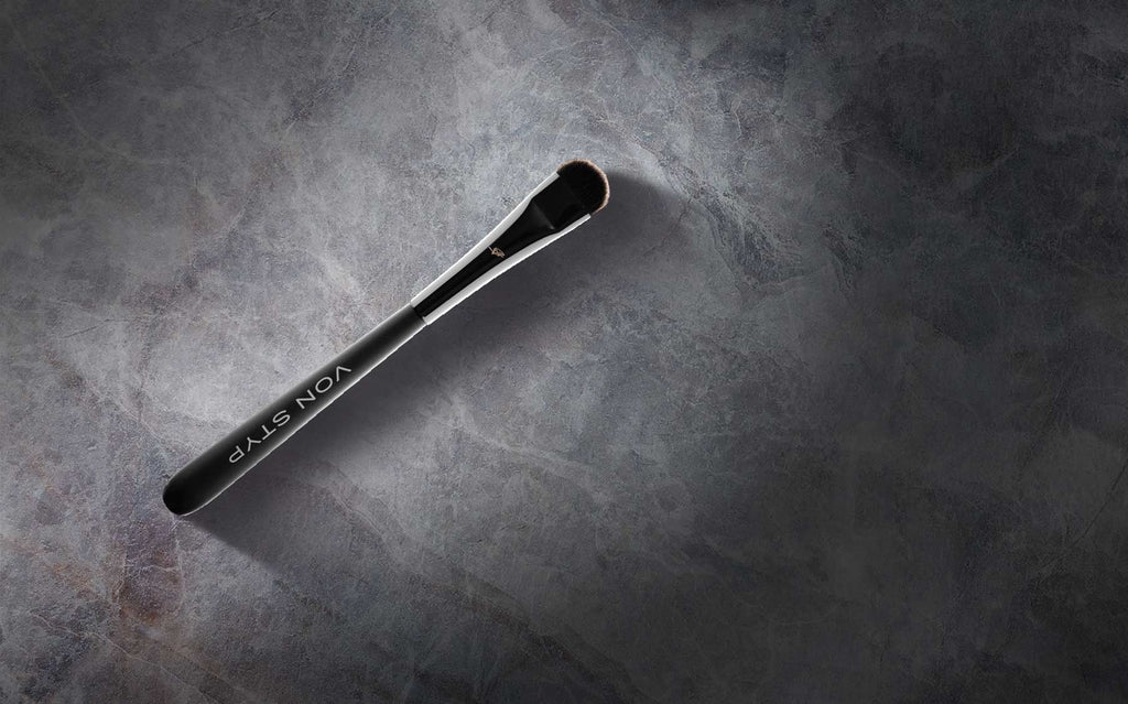 Mystique Flat Eyeshadow Brush | E3