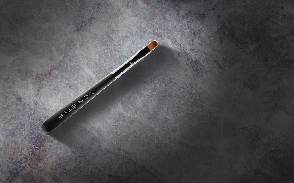 Mystique Lip Brush | L1